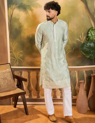Men green silk blend solid embroidered straight kurta 2
