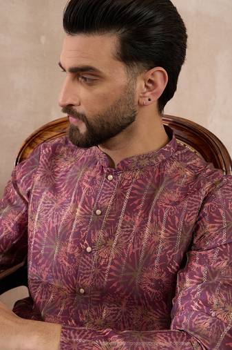 Men purple silk blend printed mandarin collar straight kurta with trouser