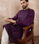 Men purple silk blend embroidered mandarin collar straight kurta with trouser