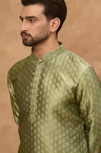 Men green silk blend solid woven design straight kurta
