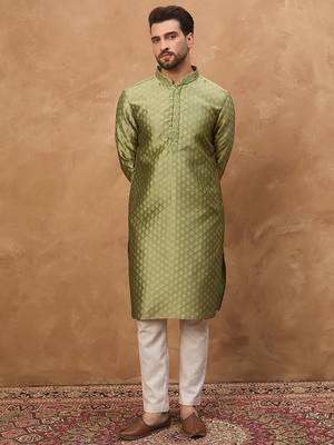 Men green silk blend solid woven design straight kurta 3