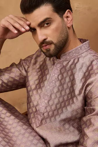 Men mauve silk blend solid woven design straight kurta