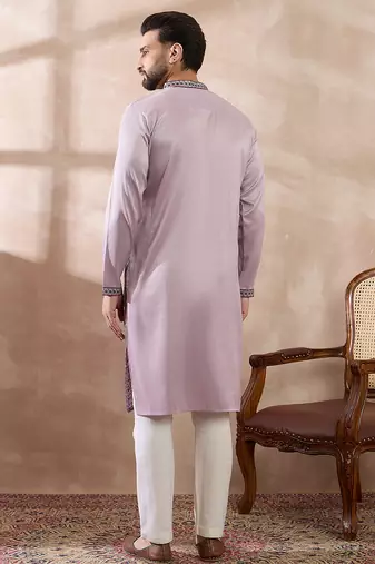 Men lavender silk blend embroidered mandarin collar straight kurta with trouser