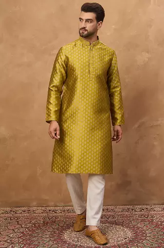 Men yellow silk blend solid woven design straight kurta