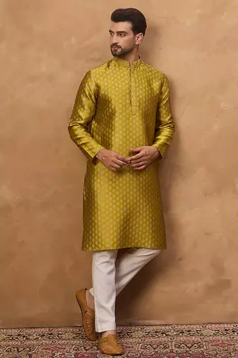 Men yellow silk blend solid woven design straight kurta