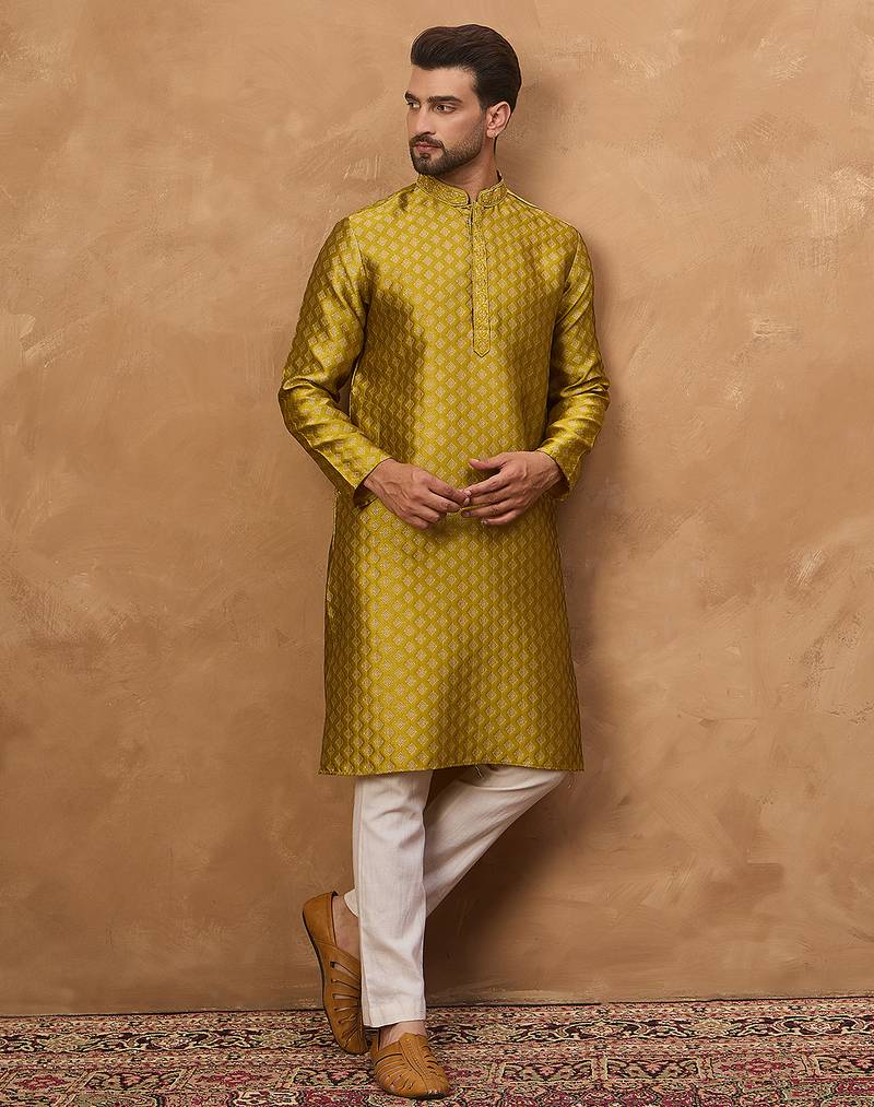 Men yellow silk blend solid woven design straight kurta
