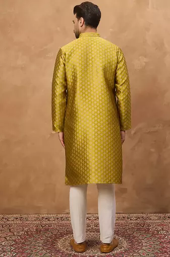 Men yellow silk blend solid woven design straight kurta