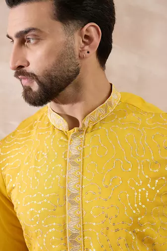 Men yellow silk blend embroidered mandarin collar straight kurta with trouser