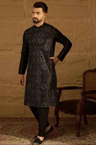 Men black silk blend solid embroidered straight kurta