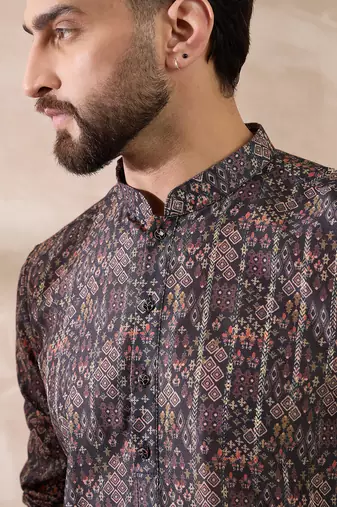 Men black silk blend printed mandarin collar straight kurta with trouser