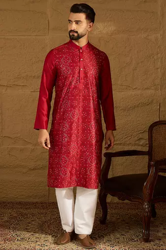 Men maroon silk blend solid embroidered straight kurta