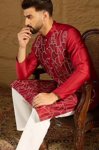 Men maroon silk blend solid embroidered straight kurta