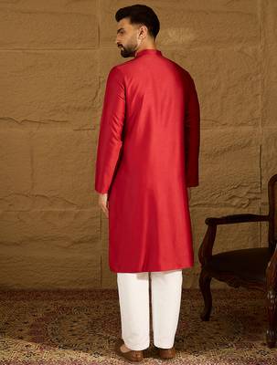 Men maroon silk blend solid embroidered straight kurta 4
