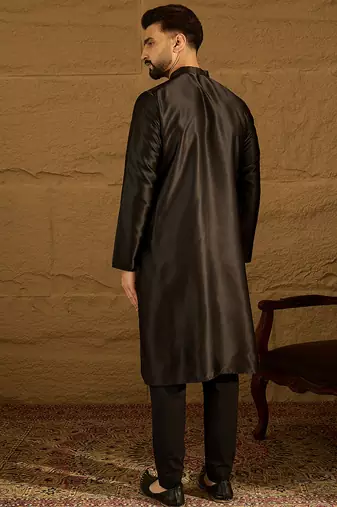 Men black silk blend solid embroidered straight kurta