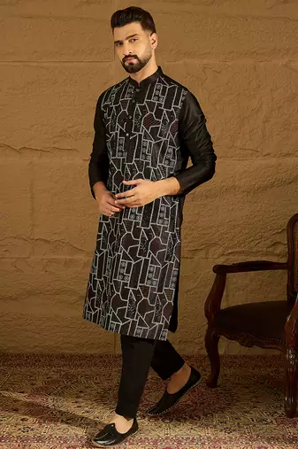 Men black silk blend solid embroidered straight kurta