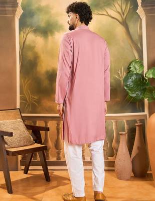 Men mauve silk blend solid embroidered straight kurta 4