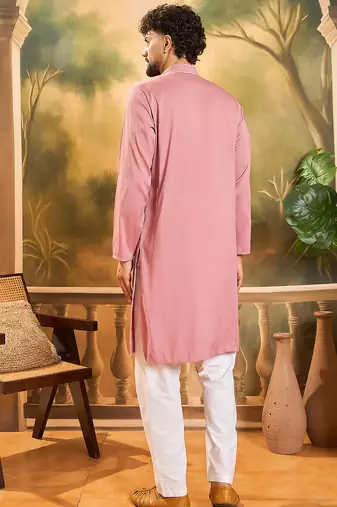 Men mauve silk blend solid embroidered straight kurta