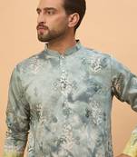 Men green silk blend batik embroidered straight kurta