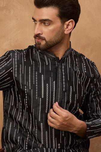 Men black silk blend geometric printed straight kurta