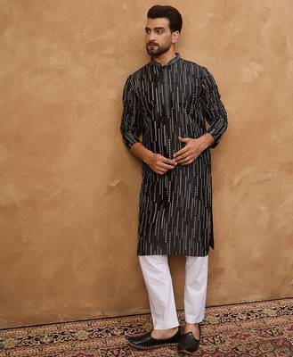 Men black silk blend geometric printed straight kurta 3
