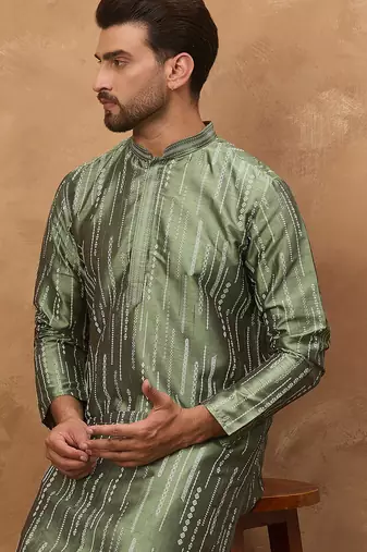 Men green silk blend geometric embroidered straight kurta