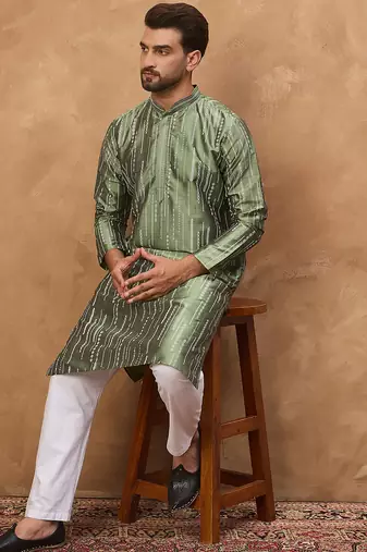 Men green silk blend geometric embroidered straight kurta