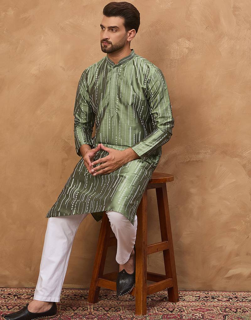 Men green silk blend geometric embroidered straight kurta
