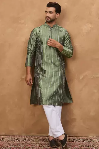Men green silk blend geometric embroidered straight kurta