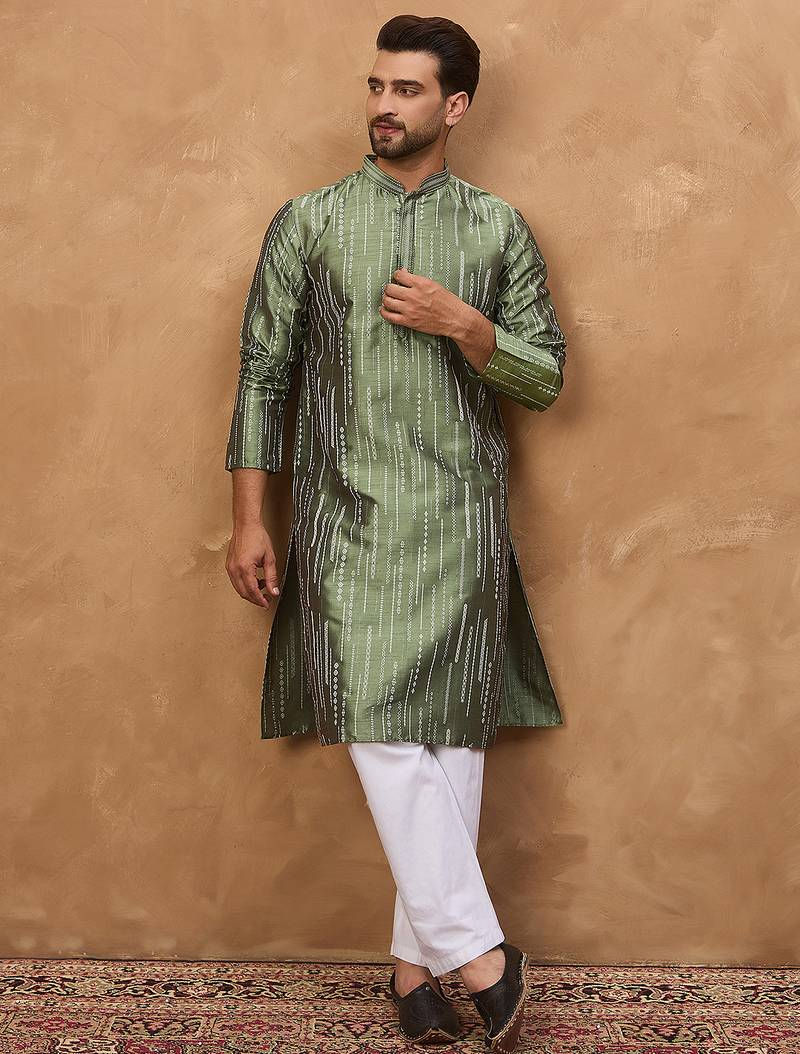 Men green silk blend geometric embroidered straight kurta