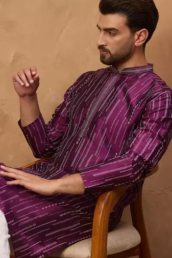 Men purple silk blend geometric printed straight kurta