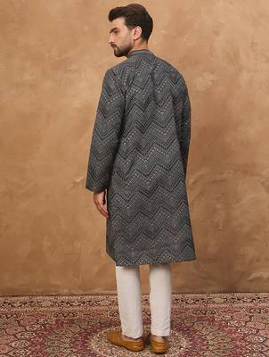 Men black silk blend geometric printed straight kurta 4