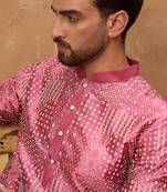 Men pink silk blend geometric printed straight kurta