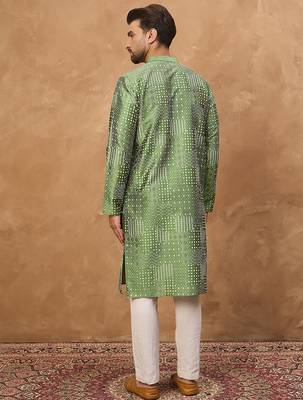 Men green silk blend geometric printed straight kurta 4