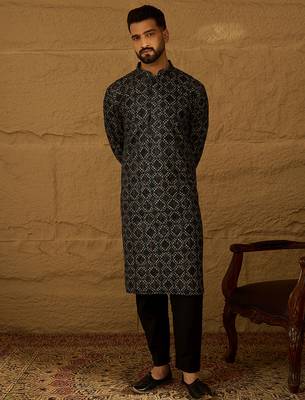 Men black cotton solid embroidered straight kurta 2