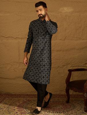 Men black cotton solid embroidered straight kurta 3