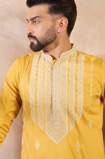 Men yellow silk blend geometric embroidered straight kurta