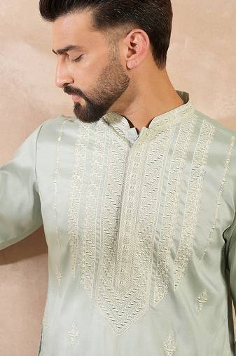 Men green silk blend geometric embroidered straight kurta