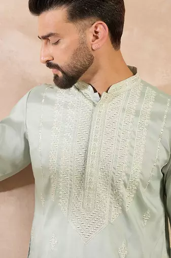 Men green silk blend geometric embroidered straight kurta