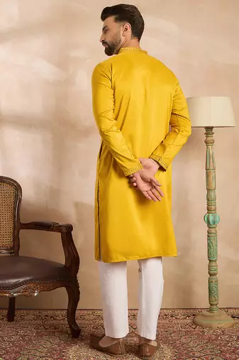 Men yellow silk blend geometric embroidered straight kurta