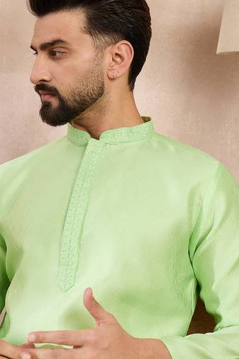 Men green silk blend solid embroidered straight kurta