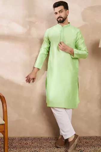 Men green silk blend solid embroidered straight kurta