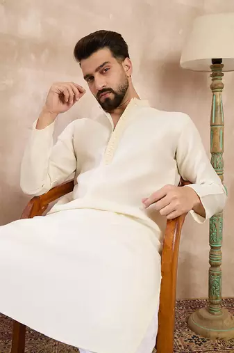 Men off white silk blend solid embroidered straight kurta