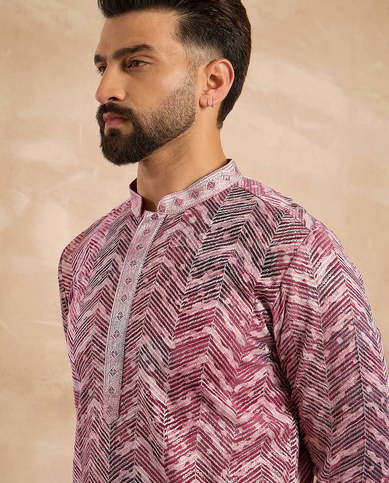 Men maroon silk blend solid embroidered straight kurta