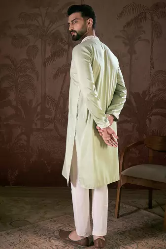 Men green silk blend solid embroidered straight kurta