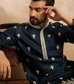 Men navy blue polyester solid embroidered straight kurta