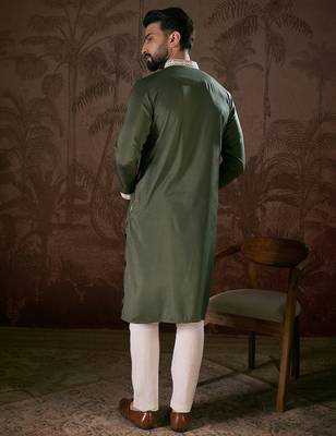Men green silk blend solid embroidered straight kurta 4