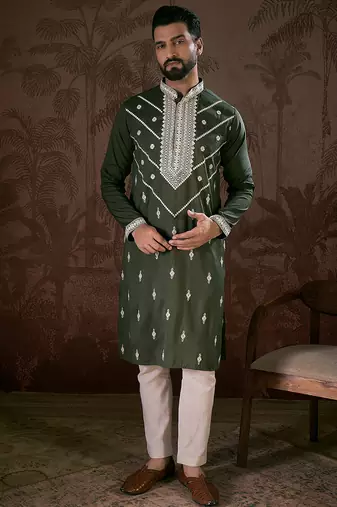 Men green silk blend solid embroidered straight kurta