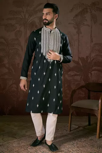 Men black silk blend solid embroidered straight kurta