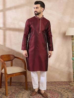 Men maroon silk blend solid woven design straight kurta 3
