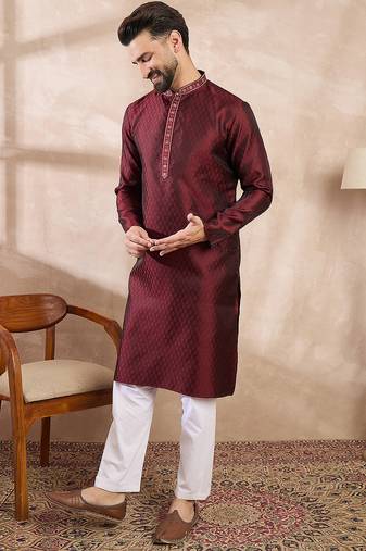 Men maroon silk blend solid woven design straight kurta